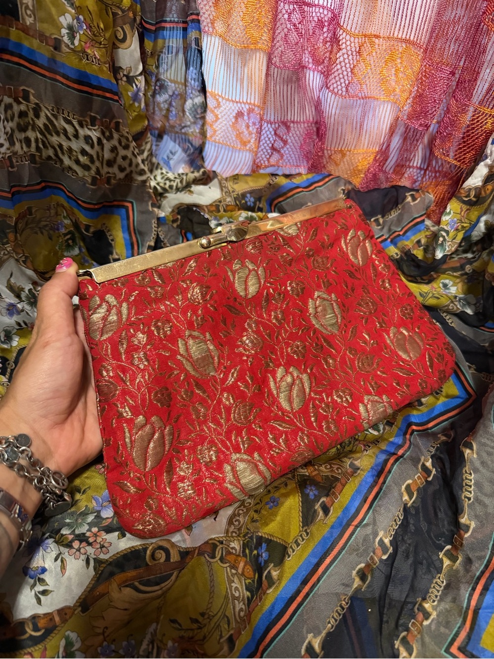 Sony Costumes Red Floral Metallic-Accent Evening Clutch